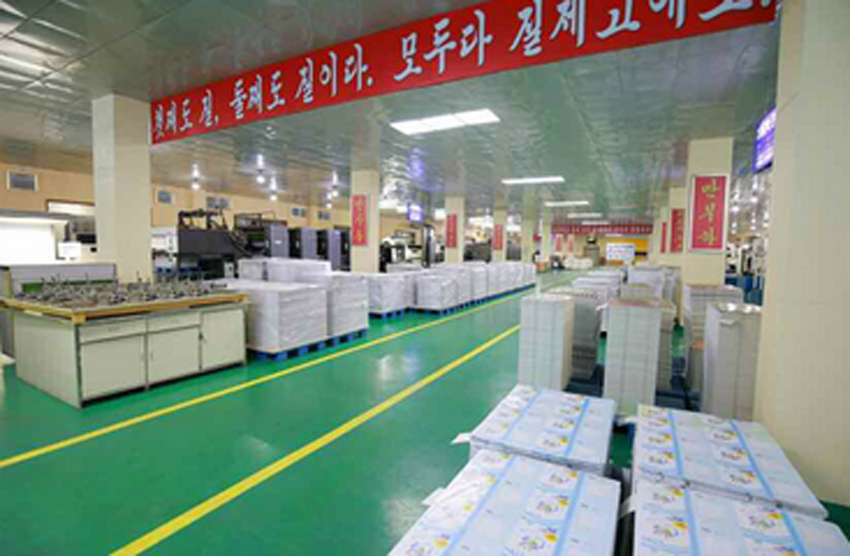 金正恩視察“蒲公英作業本工廠” 稱贊產品設計用心